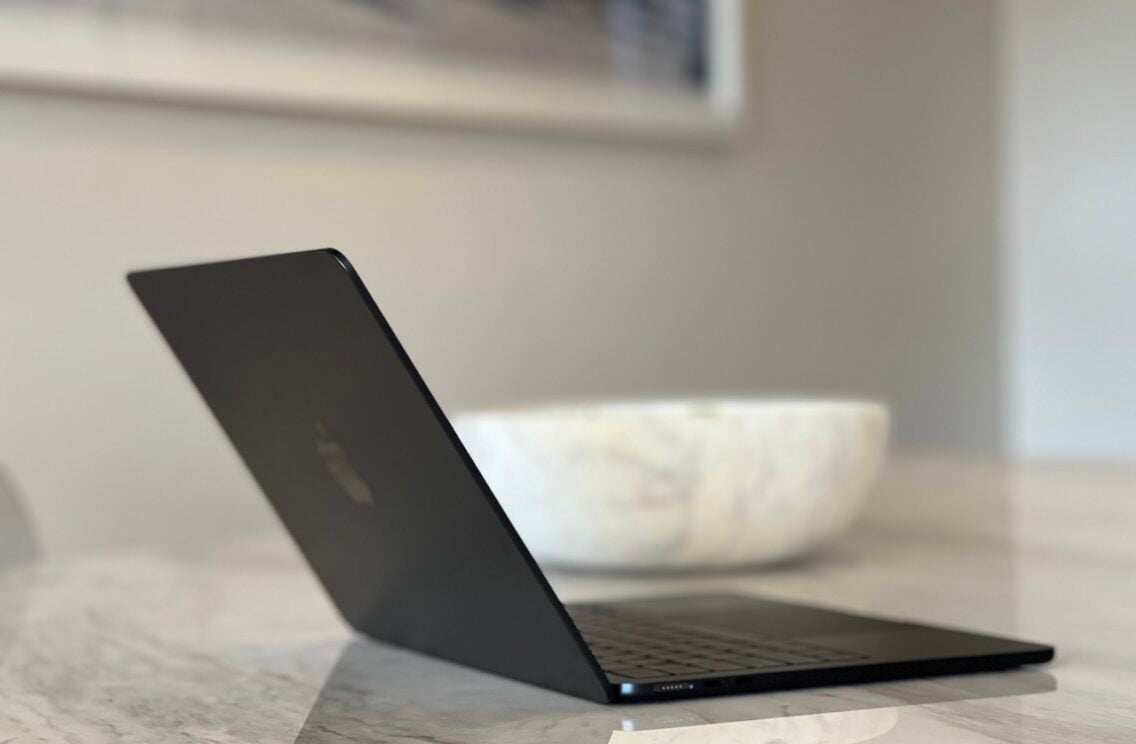 Apple M2 MacBook Air - beauty to behold (review)