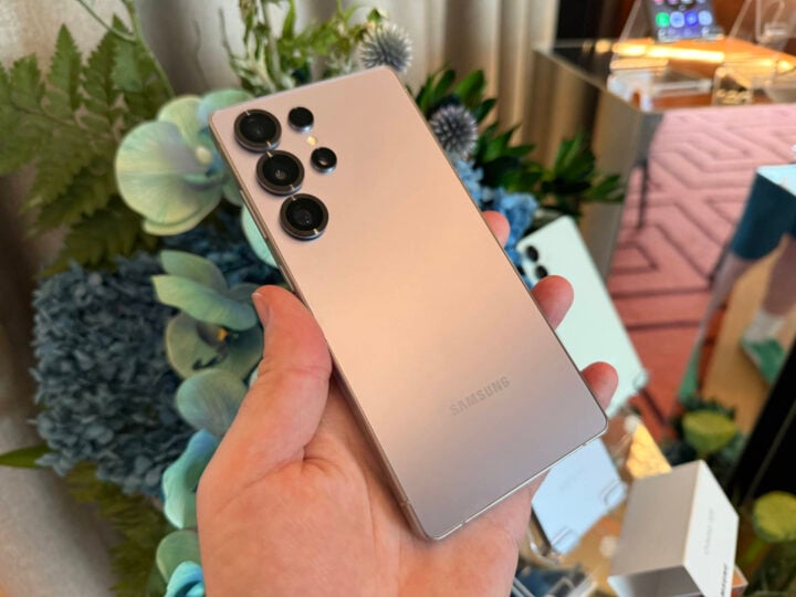 Samsung Galaxy S25 Ultra in hand