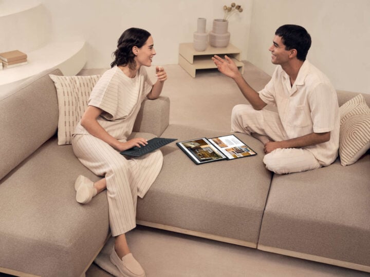 Asus Zenbook Duo people collaborating