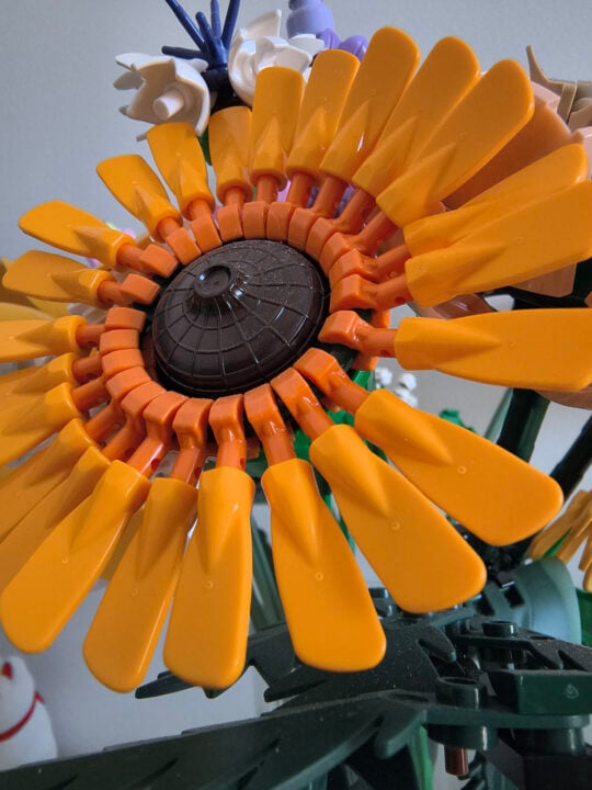 Lego flowers photo macro Motorola Razr 60