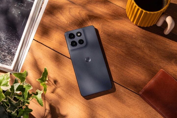 Motorola Moto G86 Power dark colour on desk