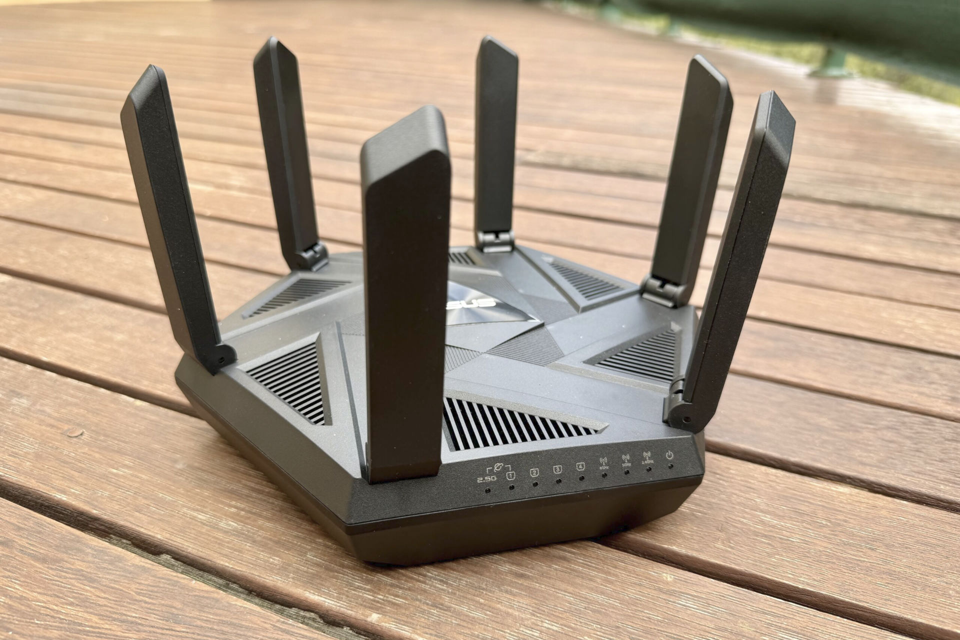 Asus RT-AXE7800 wireless router review: Band together