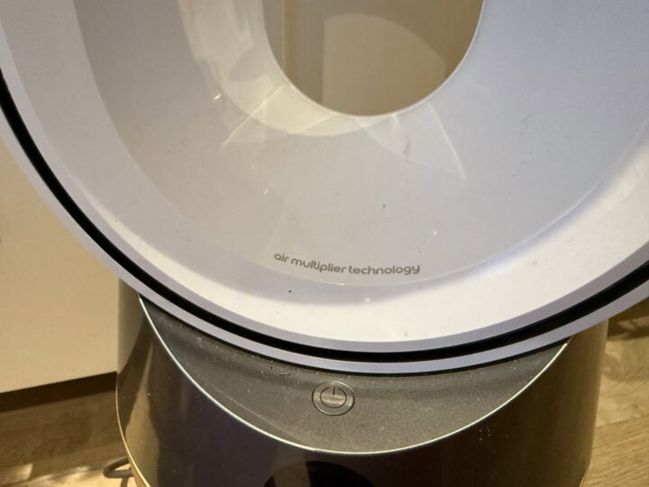 Dyson Purifier Hot+Cool HP2 De-NOx power button close up