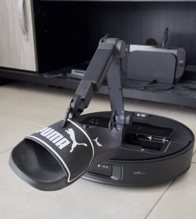 Roborock Saros Z70 mechanical arm picking up slide