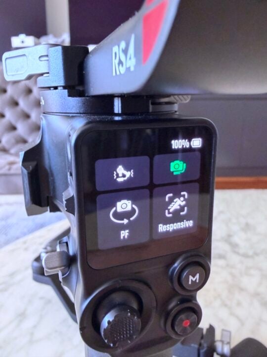 DJI RS4 balance symbol in green on screen.