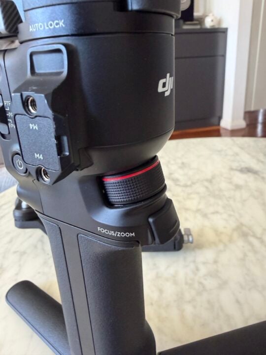DJI RS4 trigger and focus/zoom wheel.