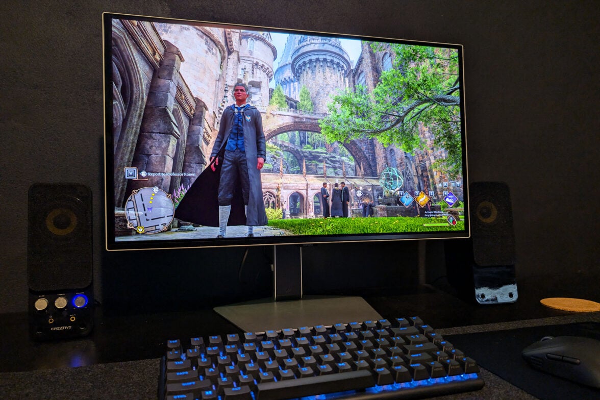 Samsung G8 displaying Hogwarts Legacy