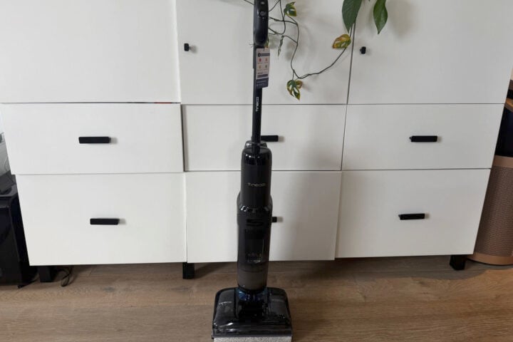 Tineco Floor One S7 Stretch wet-dry vacuum upright