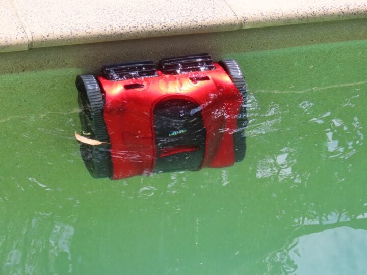 Robot pool cleaner cleaning pool wall