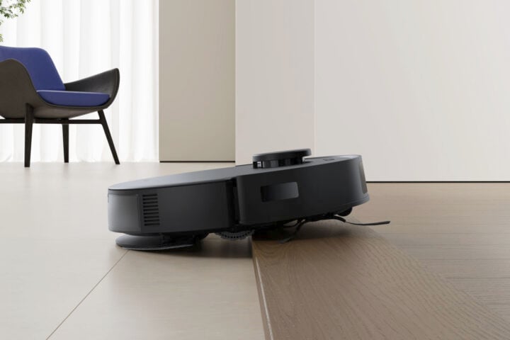 Ecovacs Deebot N20 climbing obstacle