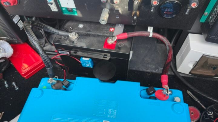 Old and new batteries balancing power