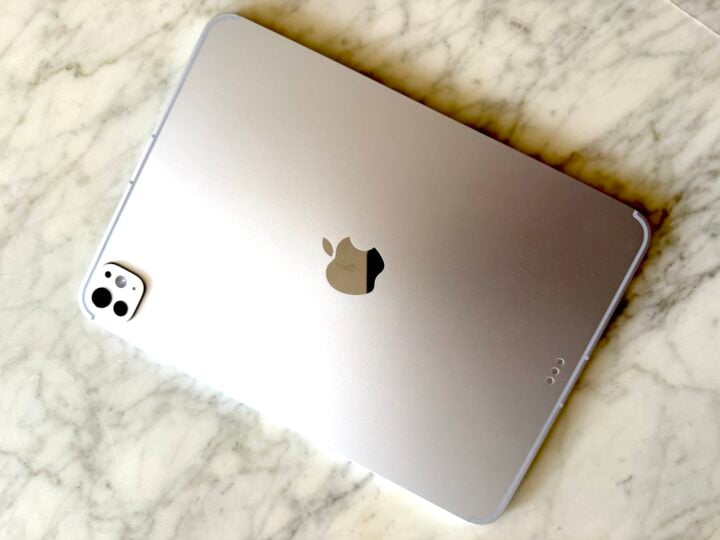 iPad Pro M5 rear case in silver