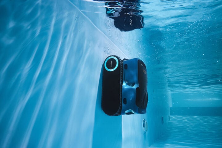 Aiper Scuba X1 Pro Max underwater angle