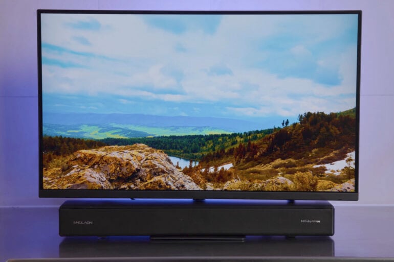 Engalon 4K TV with soundbar