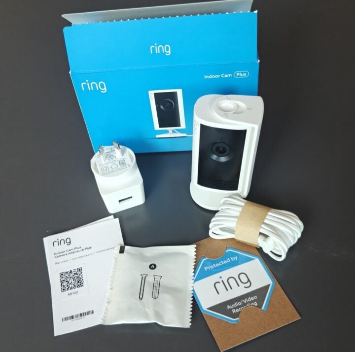 Ring Indoor Cam Plus box contents