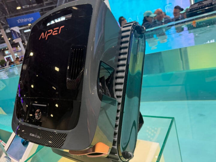 Aiper Scuba V3 Ultra close up angle