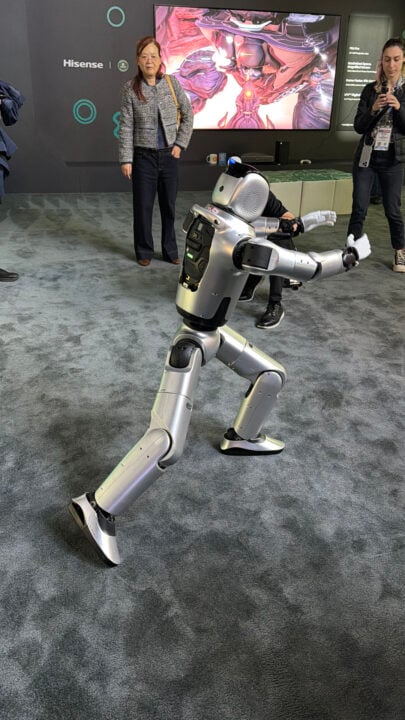 Hisense tai chi robot