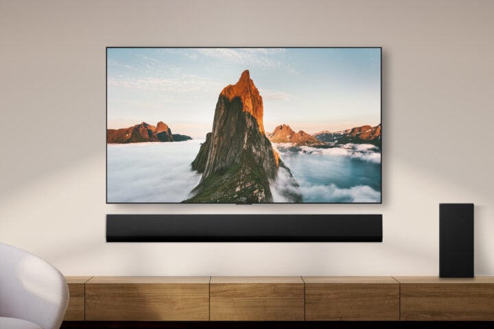 LG G6 OLED TV wall mounted living room