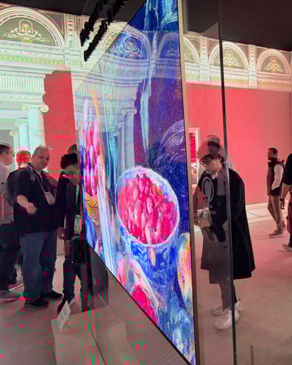 LG Wallpaper Display TV angle