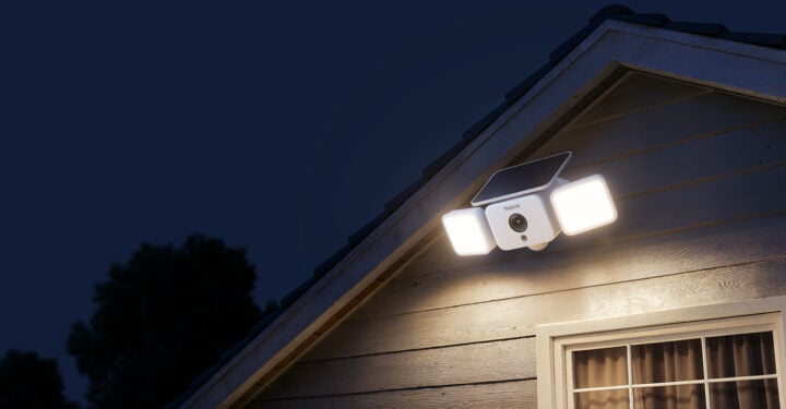 Reolink Solar Floodlight Cam at night