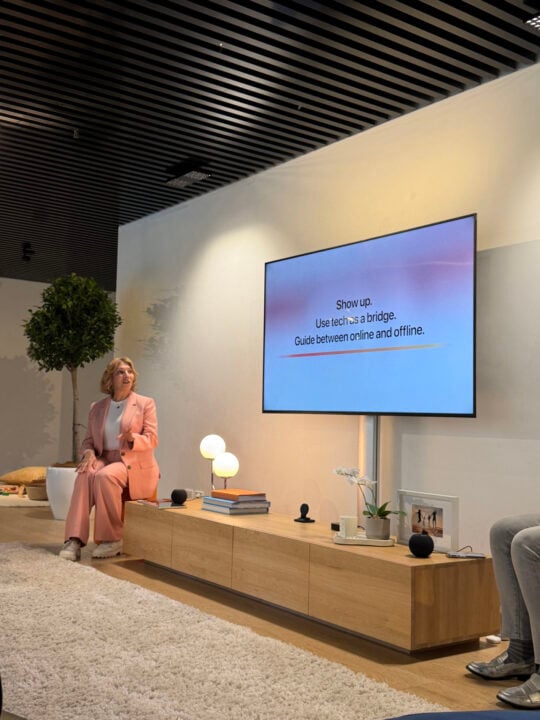 Dr Joanne Orlando presenting at Apple briefing