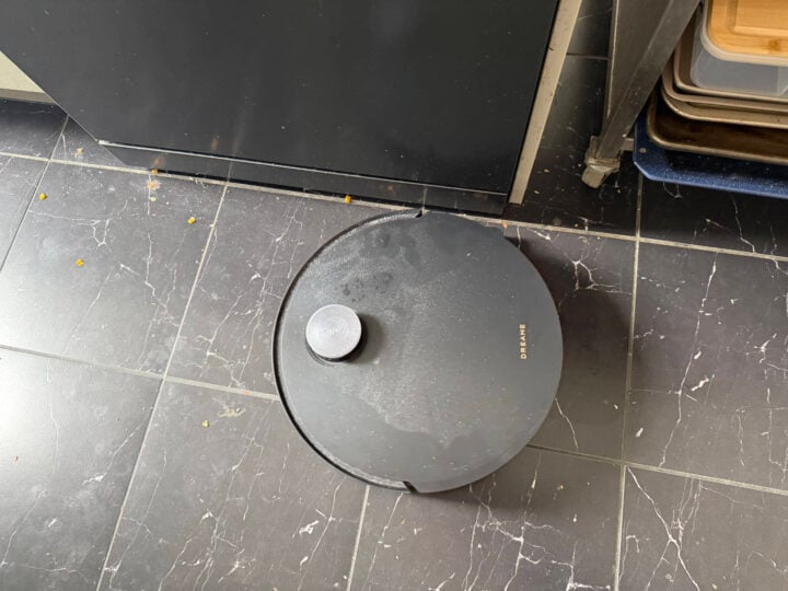 Dreame Aqua10 Ultra Track S edge cleaning kitchen