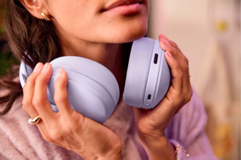 Sleek Logitech G325 doesn’t look like a typical gaming headset