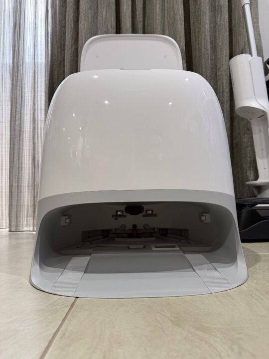 Roborock Qrevo Curv 2 Flow dock without robot