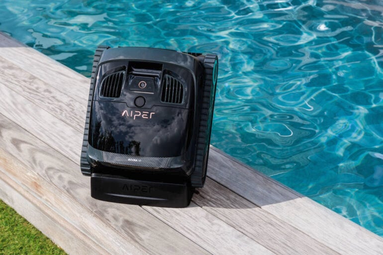 Aiper Scuba X1 robot pool cleaner review: Poolside convenience