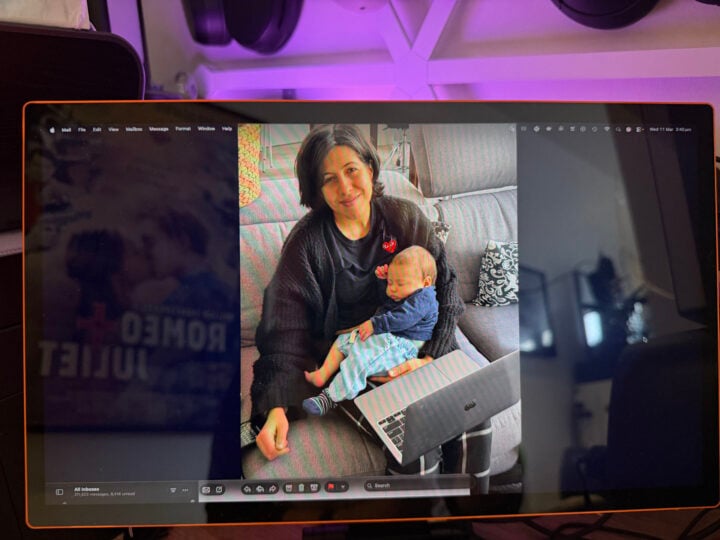 Espresso Lite 15 displaying family photo