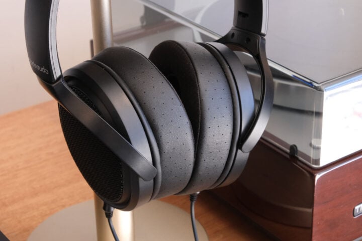 FiiO JT7 earcups close up