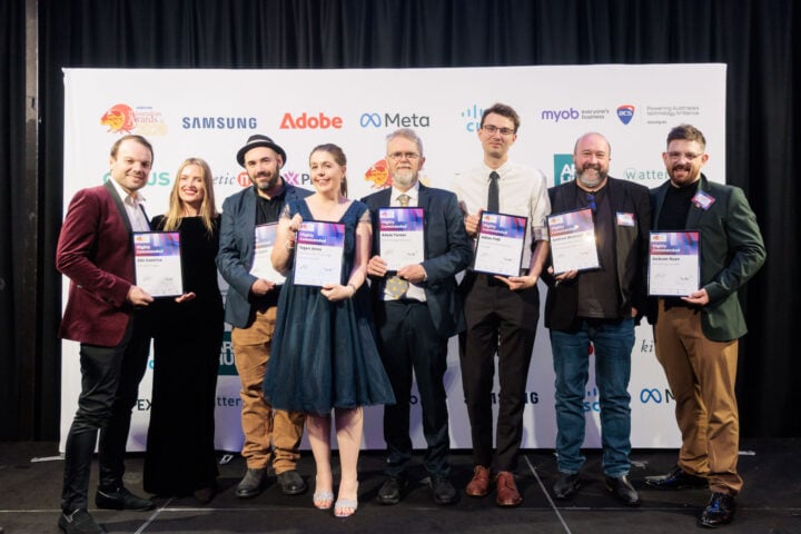 A group of people holding certificates at the IT Journalism Awards