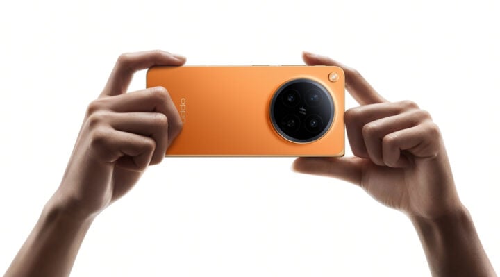Oppo FInd N6 blossom orange hasselblad rear camera in hands