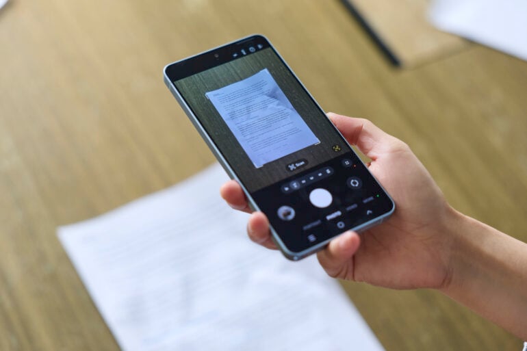 Samsung’s new phones make scanning documents less painful