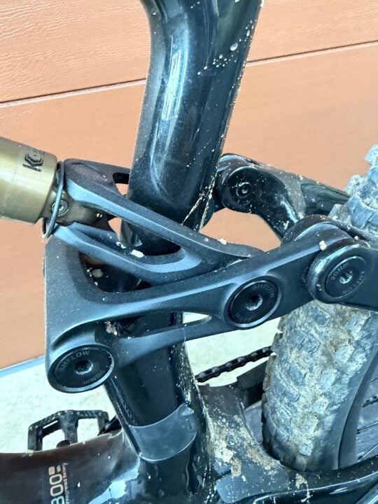 Amflow PL Carbon Pro showing suspension linkage