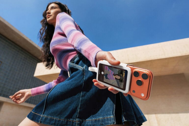 Insta360’s slick Snap Selfie Screen upgrades your phone camera