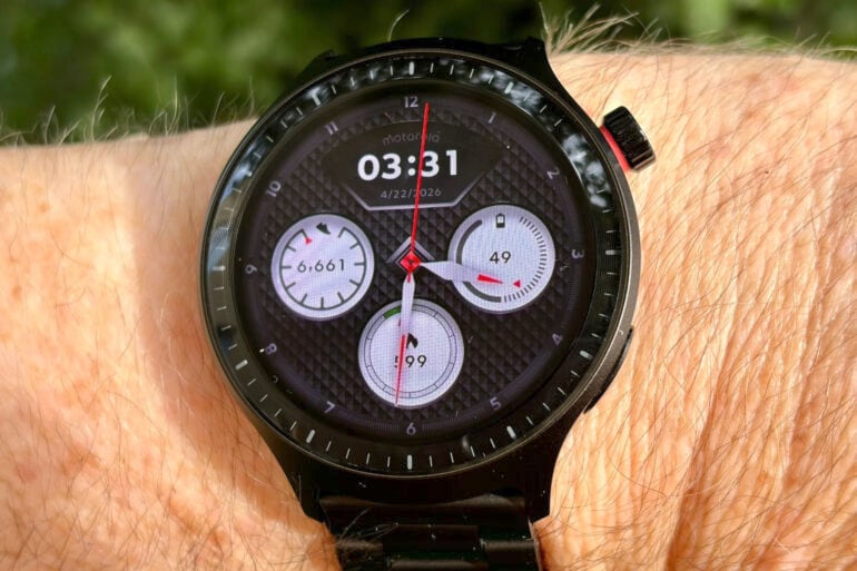 Motorola Moto Watch review: Affordable back-to-basics smartwatch
