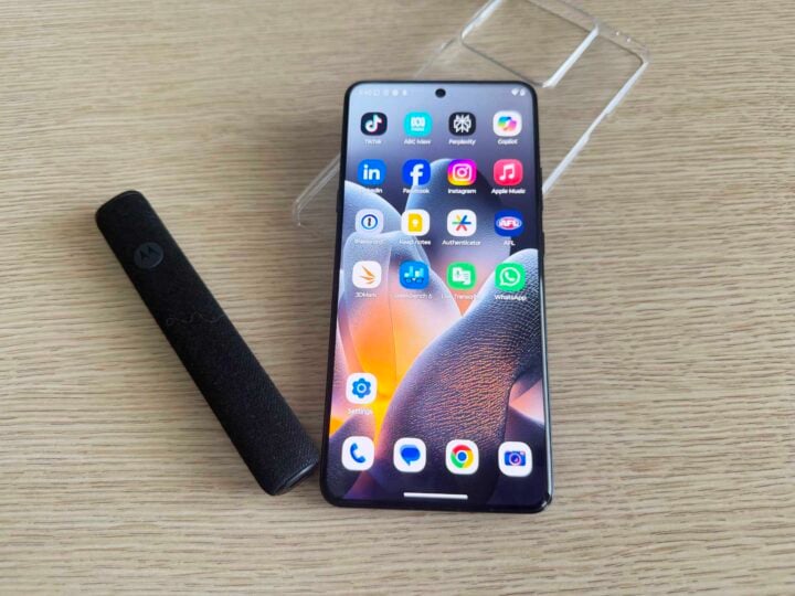 Motorola Signature with Moto Pen Ultra and clear case