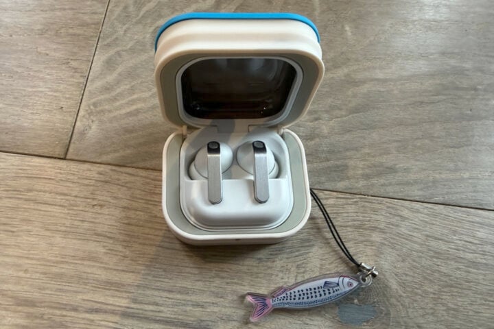 Samsung Galaxy Buds 4 Pro in sardine tin