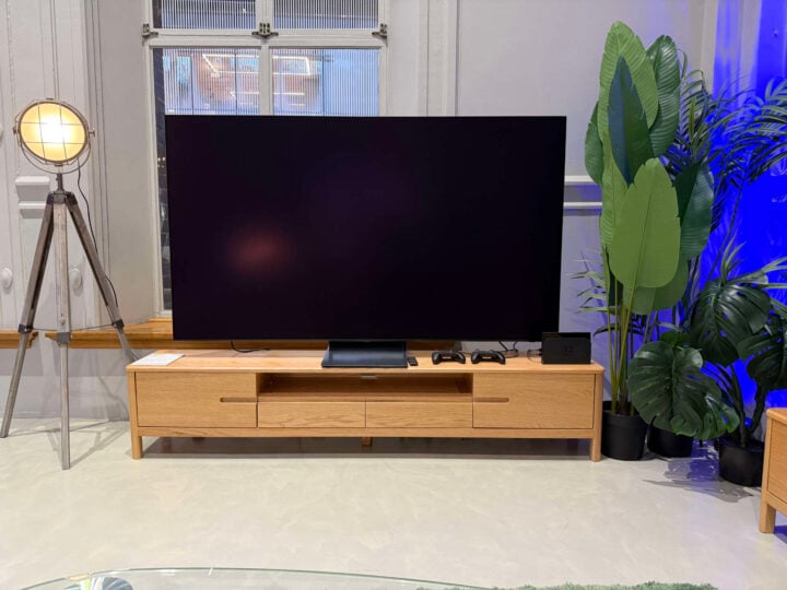 Samsung S90H OLED TV reflection test