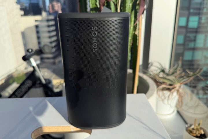 Sonos Play speaker in sunlight