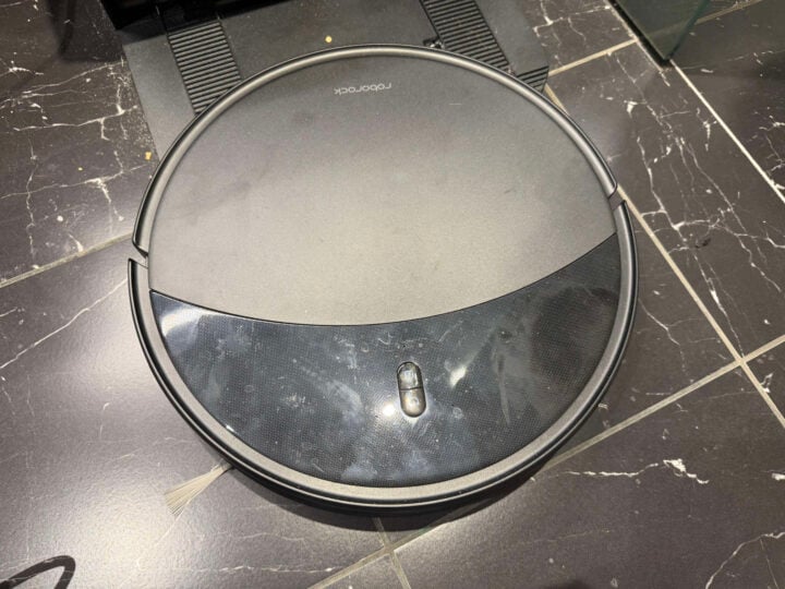 Roborock Saros 20 robot top angle