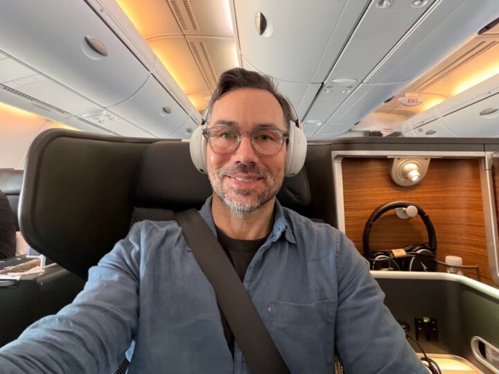 Valens Quinn in Qantas business class with Sony 1000X on head