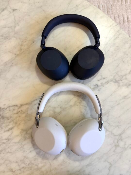 M6 and 1000X headphones one above the other for comparison