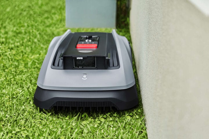 Ecovacs GOAT 0600 edge trimming