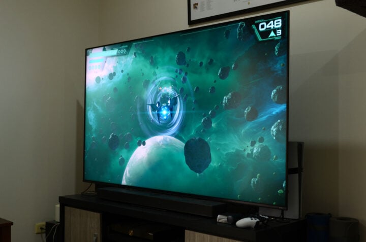 Hisense UR8S Star Fox viewed on angle