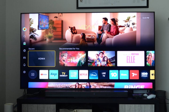 Hisense UR8S home screen anti-reflective