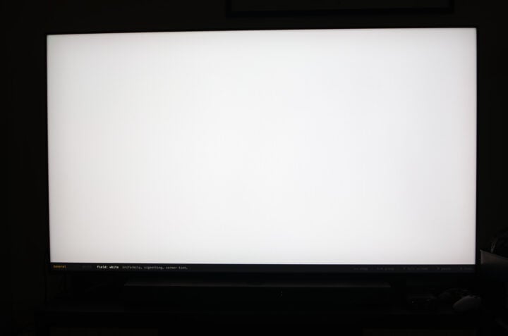 Hisense UR8S white screen vignette