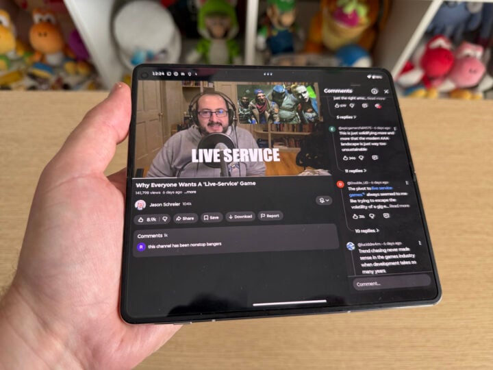 Motorola Razr Fold YouTube on main display
