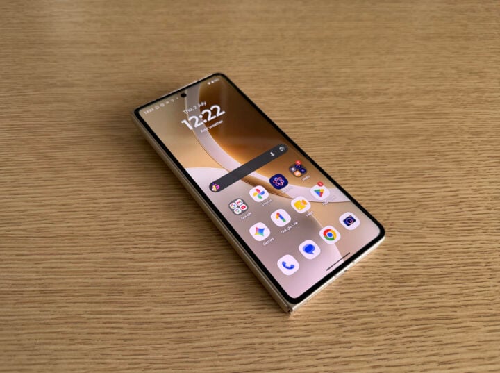 Motorola Razr Fold front screen
